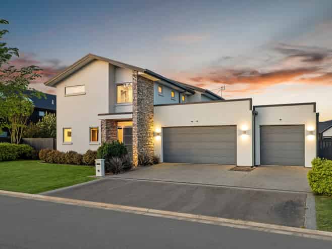 38 Carnaveron Drive, Lincoln