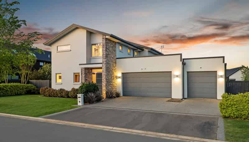 38 Carnaveron Drive, Lincoln