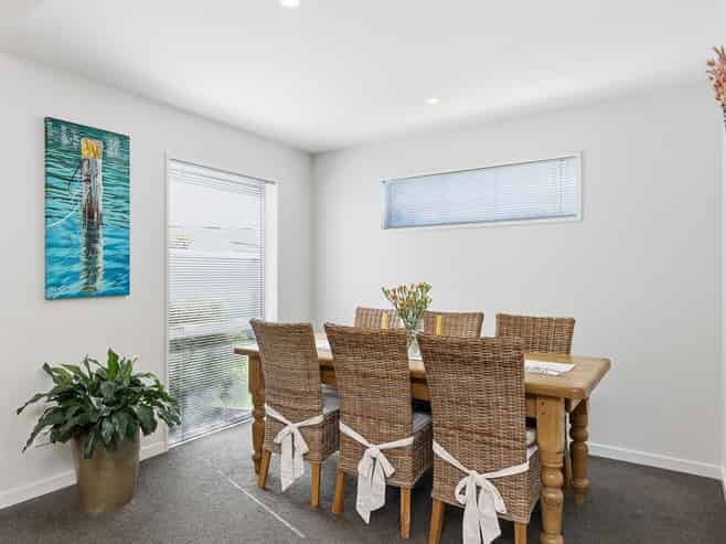 38 Carnaveron Drive, Lincoln