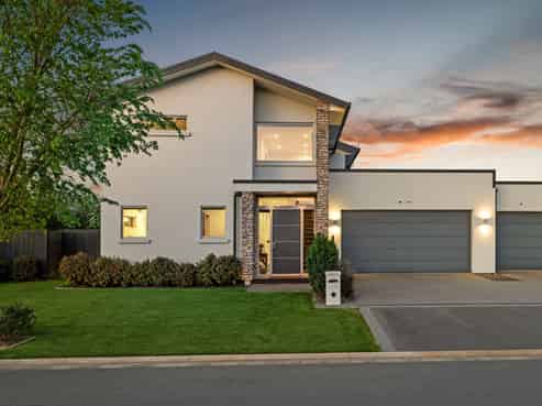 38 Carnaveron Drive, Lincoln