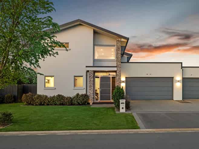 38 Carnaveron Drive, Lincoln