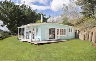 8 Signal Street, Foxton Beach