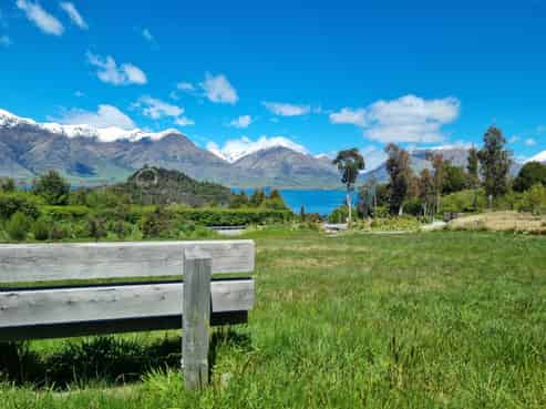 2 Picnic Point Lane, Mount Creighton