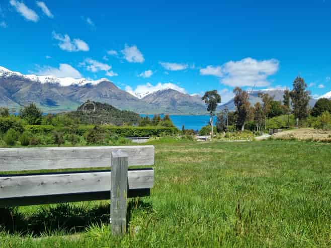 2 Picnic Point Lane, Mount Creighton