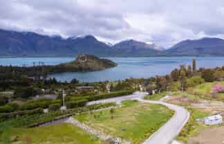 2 Picnic Point Lane, Mount Creighton