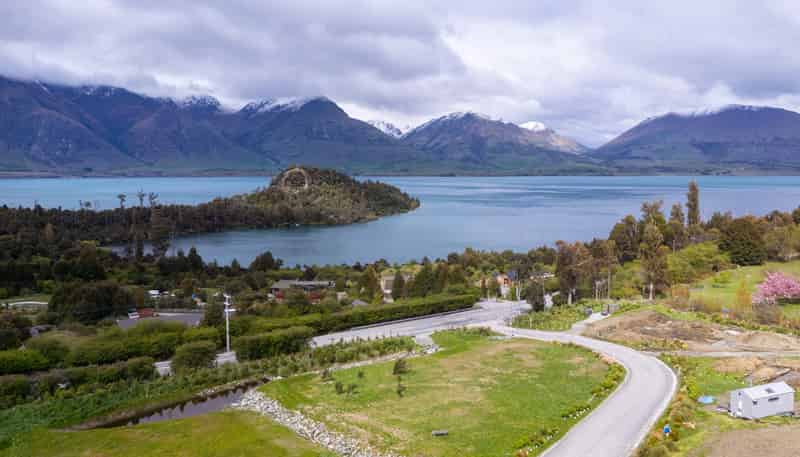 2 Picnic Point Lane, Mount Creighton