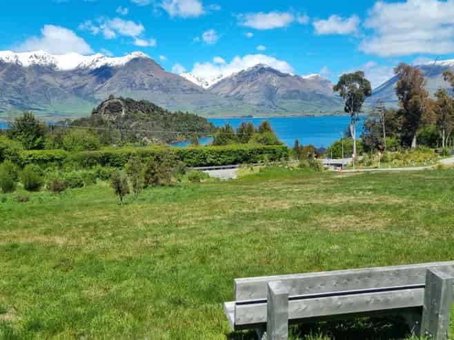 2 Picnic Point Lane, Mount Creighton