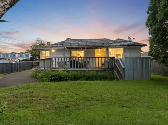 23 Anderson Avenue, Point England