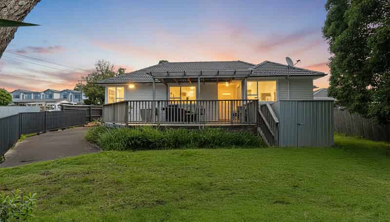 23 Anderson Avenue, Point England