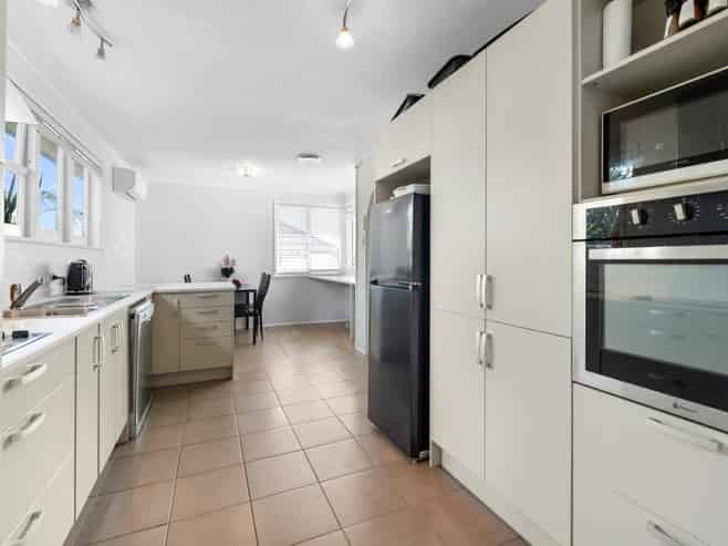 23 Anderson Avenue, Point England