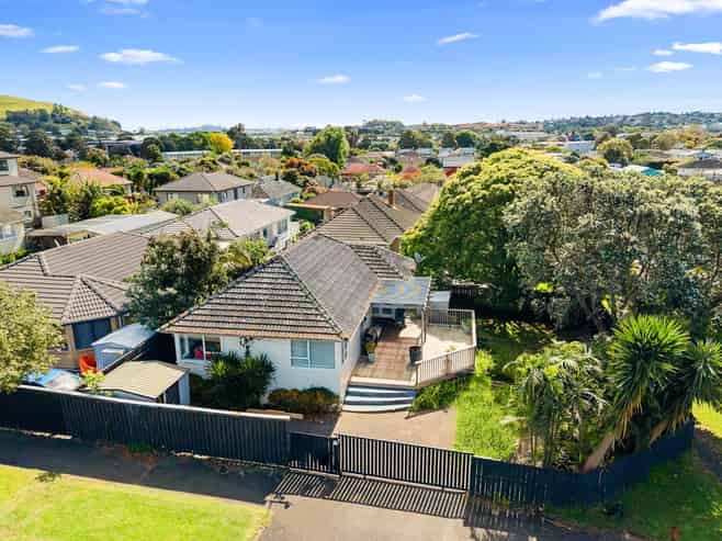 23 Anderson Avenue, Point England