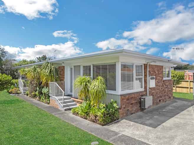 1 and 2/ 22 Evelyn Place, Hillcrest