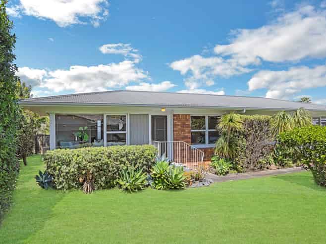 1 and 2/ 22 Evelyn Place, Hillcrest