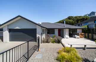 8 Topsail Way, Whitby