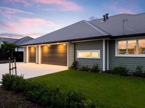 62 Carnaveron Drive, Lincoln