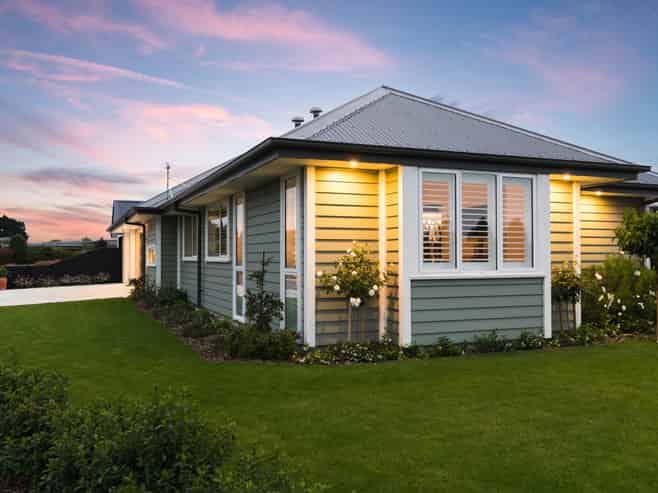 62 Carnaveron Drive, Lincoln