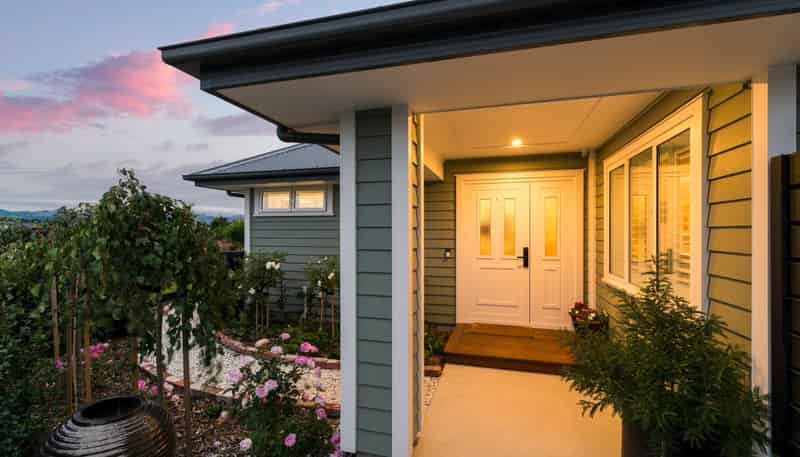 62 Carnaveron Drive, Lincoln