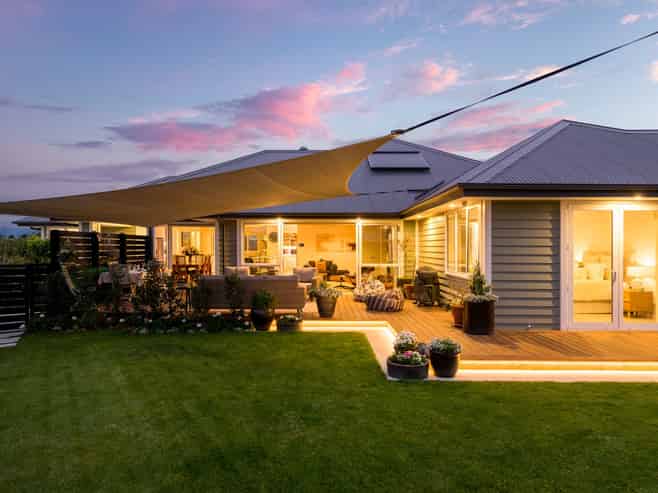 62 Carnaveron Drive, Lincoln