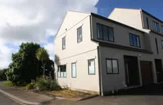 8/12 Ambrico Place, New Lynn