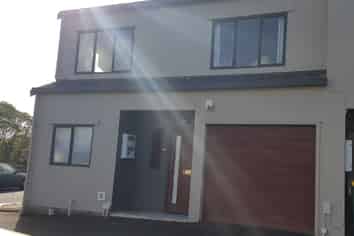 8/12 Ambrico Place, New Lynn