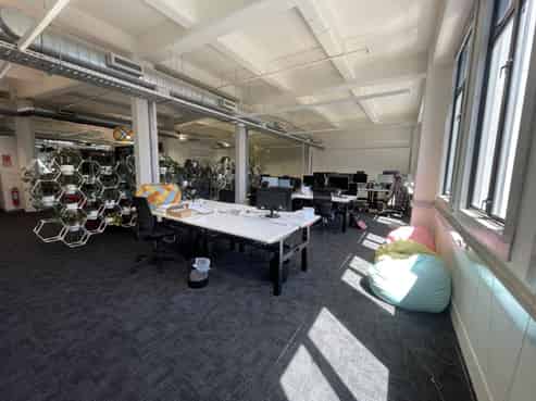 Character Office 275sqm - The Exchange Building