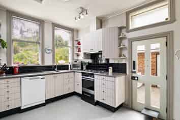 17 Lancaster Street, Lawrence