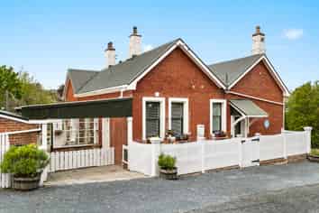 17 Lancaster Street, Lawrence