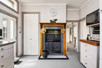 17 Lancaster Street, Lawrence