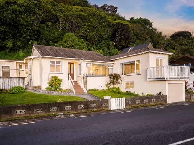 17 Moana Road, Plimmerton