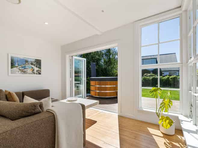 5 Aikmans Road, Merivale