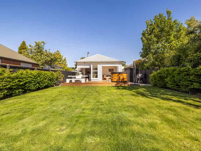 5 Aikmans Road, Merivale