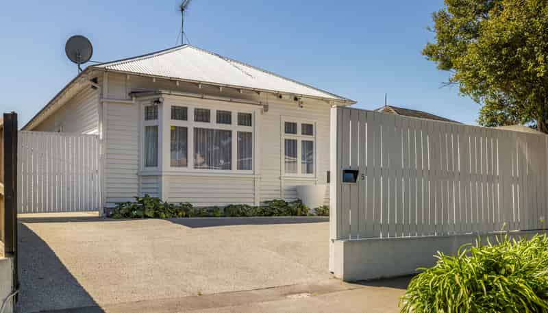 5 Aikmans Road, Merivale