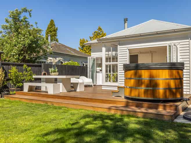 5 Aikmans Road, Merivale