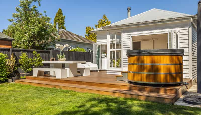 5 Aikmans Road, Merivale