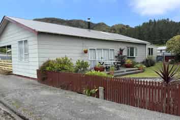  900 State Highway 7, Dobson