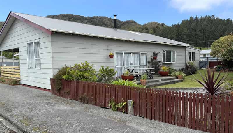  900 State Highway 7, Dobson