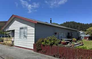  900 State Highway 7, Dobson