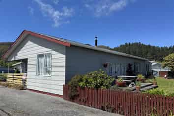  900 State Highway 7, Dobson