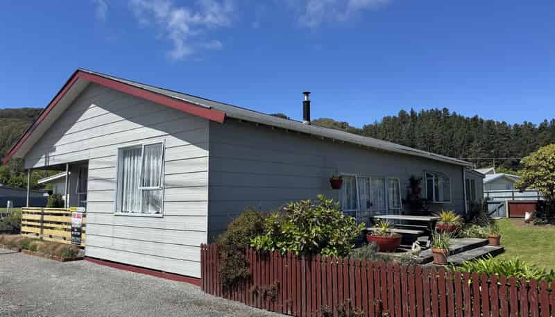  900 State Highway 7, Dobson