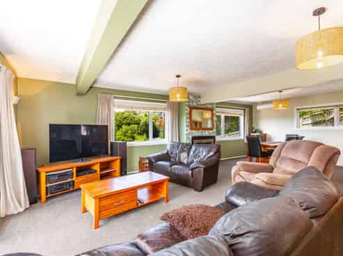 77 Ayton Drive, Whitby