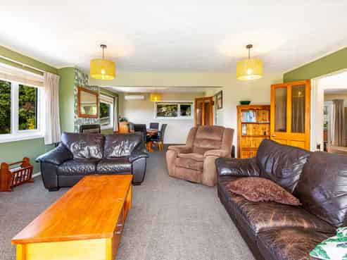 77 Ayton Drive, Whitby