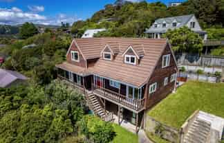 77 Ayton Drive, Whitby