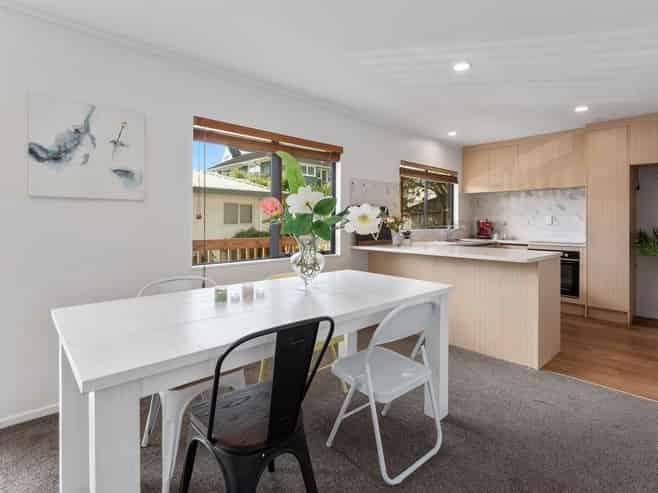 1/1018 East Coast Road, Torbay