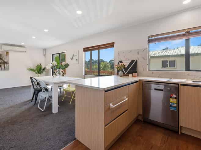 1/1018 East Coast Road, Torbay