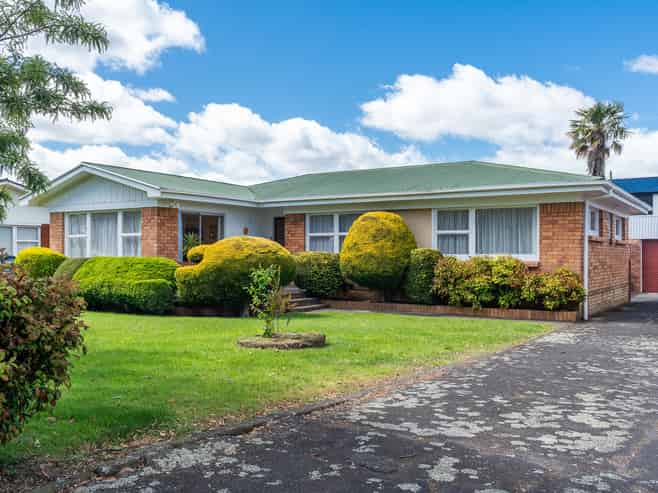 14 Clements Crescent, Queenwood