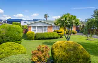 14 Clements Crescent, Queenwood