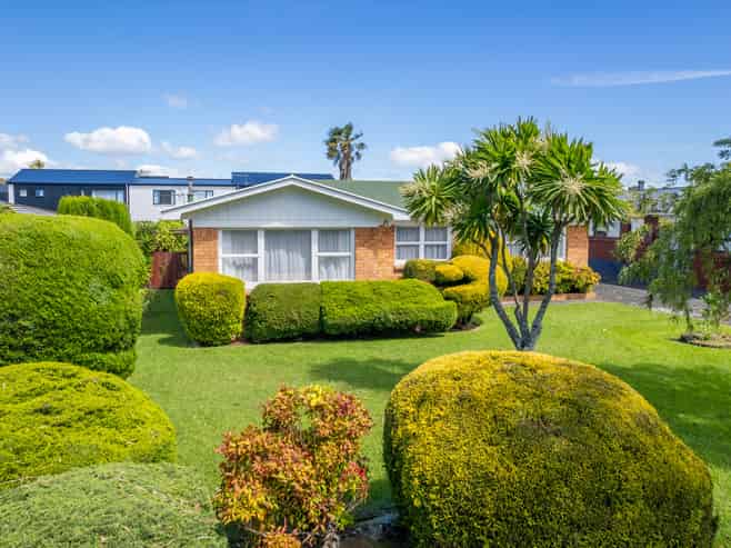14 Clements Crescent, Queenwood