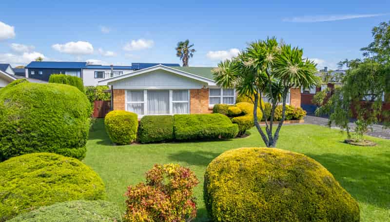 14 Clements Crescent, Queenwood