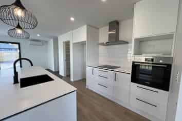 16 Verstappen Drive, Rolleston