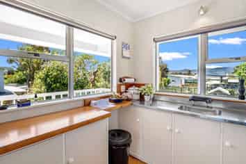 14 Manga-Pirau Street, Waikawa Beach